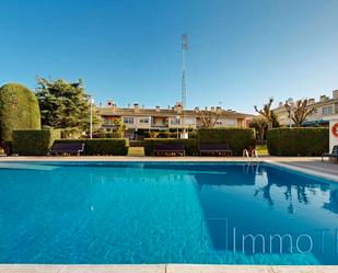 Swimming pool of Single-family semi-detached for sale in Barberà del Vallès  with Air Conditioner, Heating and Parquet flooring