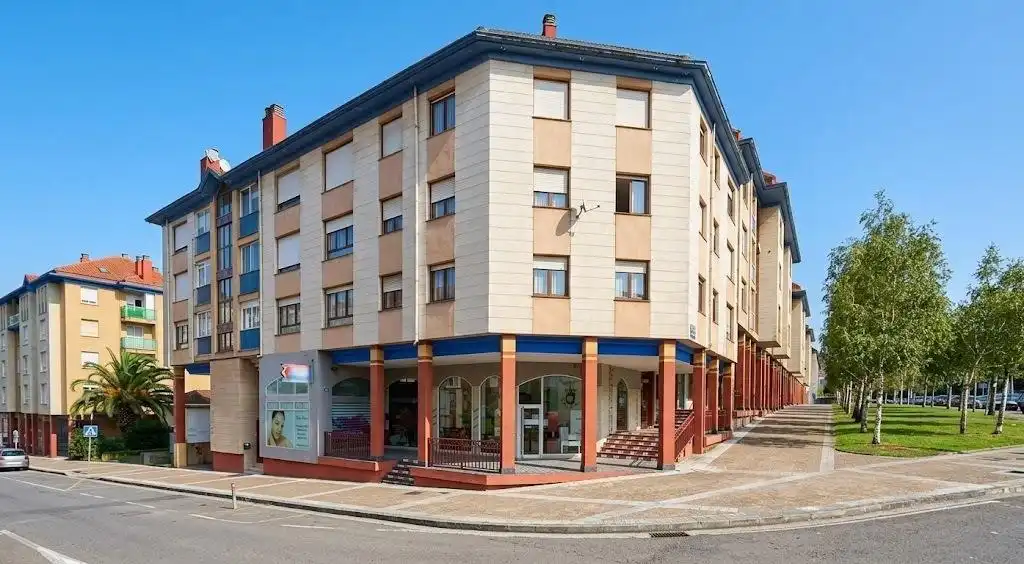 Außenansicht von Wohnung zum Verkauf in Santander mit Abstellraum