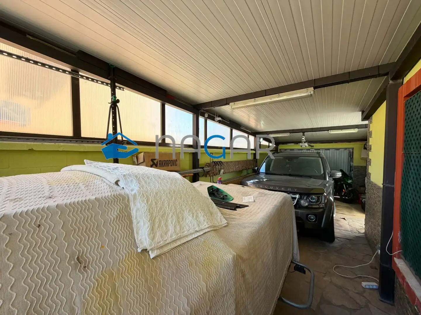 Parking de Casa adosada en venta en Los Barrios con Jardín privado, Amueblado y Horno