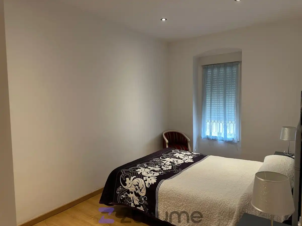 Dormitori de Apartament de lloguer en Valencia amb Aire condicionat, Terrassa i Moblat