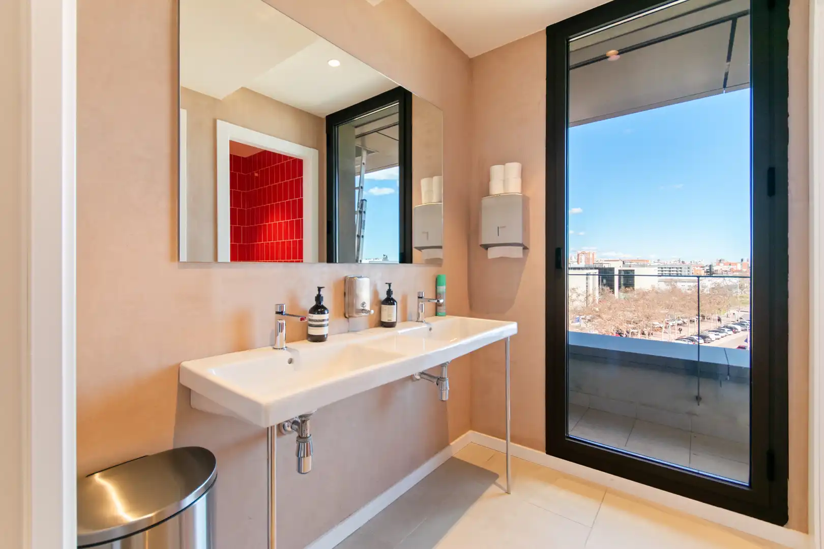 Badezimmer von Büro zur Miete in Cornellà de Llobregat mit Klimaanlage, Heizung und Alarm