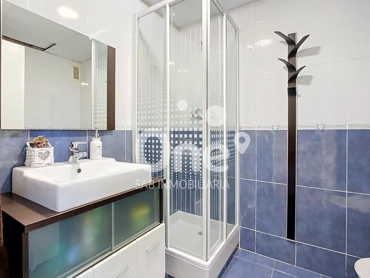 Bathroom of Flat for sale in Paterna  with Air Conditioner, Heating and Parquet flooring