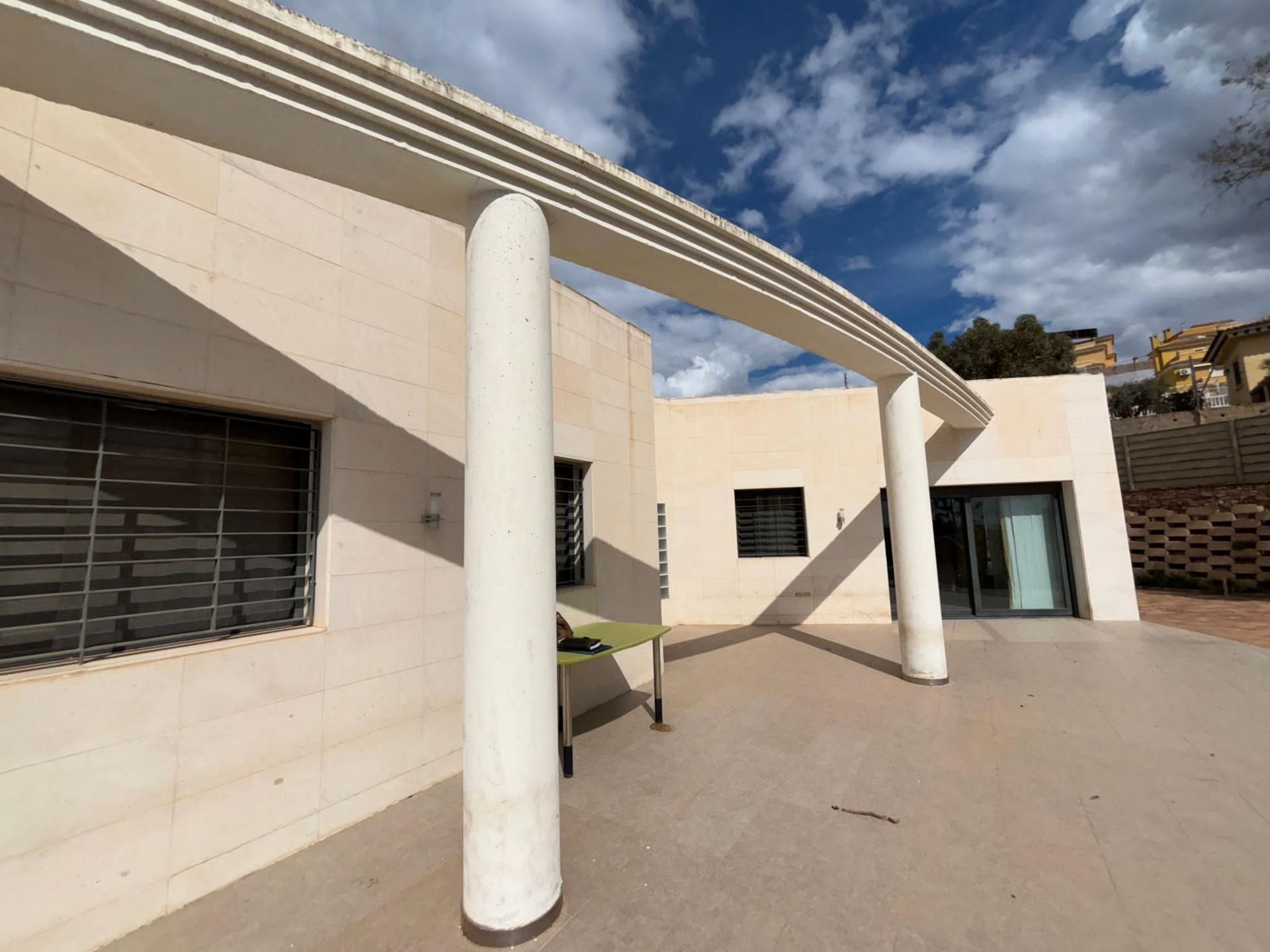 Vista exterior de Casa o xalet en venda en Elche / Elx amb Aire condicionat, Jacuzzi i Alarma
