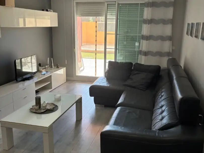 Sala d'estar de Pis de lloguer en Roquetas de Mar amb Aire condicionat, Calefacció i Jardí privat