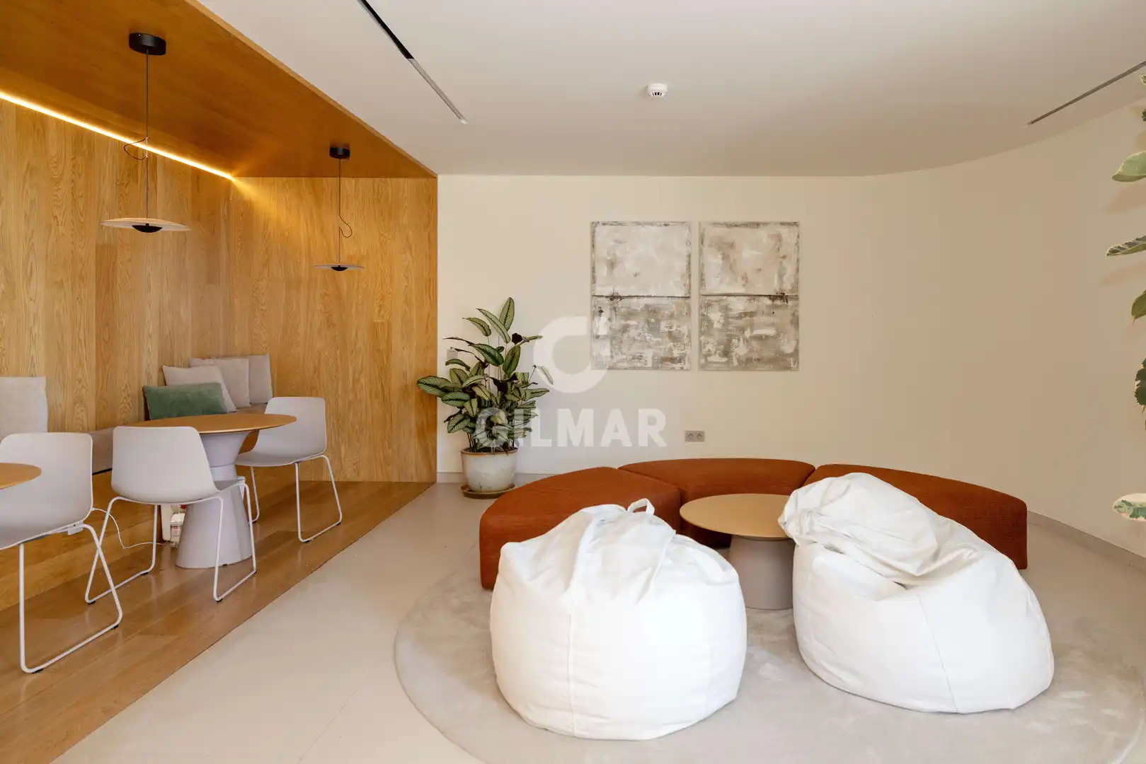 Wohnzimmer von Wohnungen zum Verkauf in Fuengirola mit Heizung, Privatgarten und Abstellraum