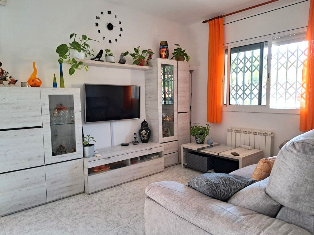 Sala d'estar de Casa o xalet en venda en Cunit amb Aire condicionat, Calefacció i Jardí privat