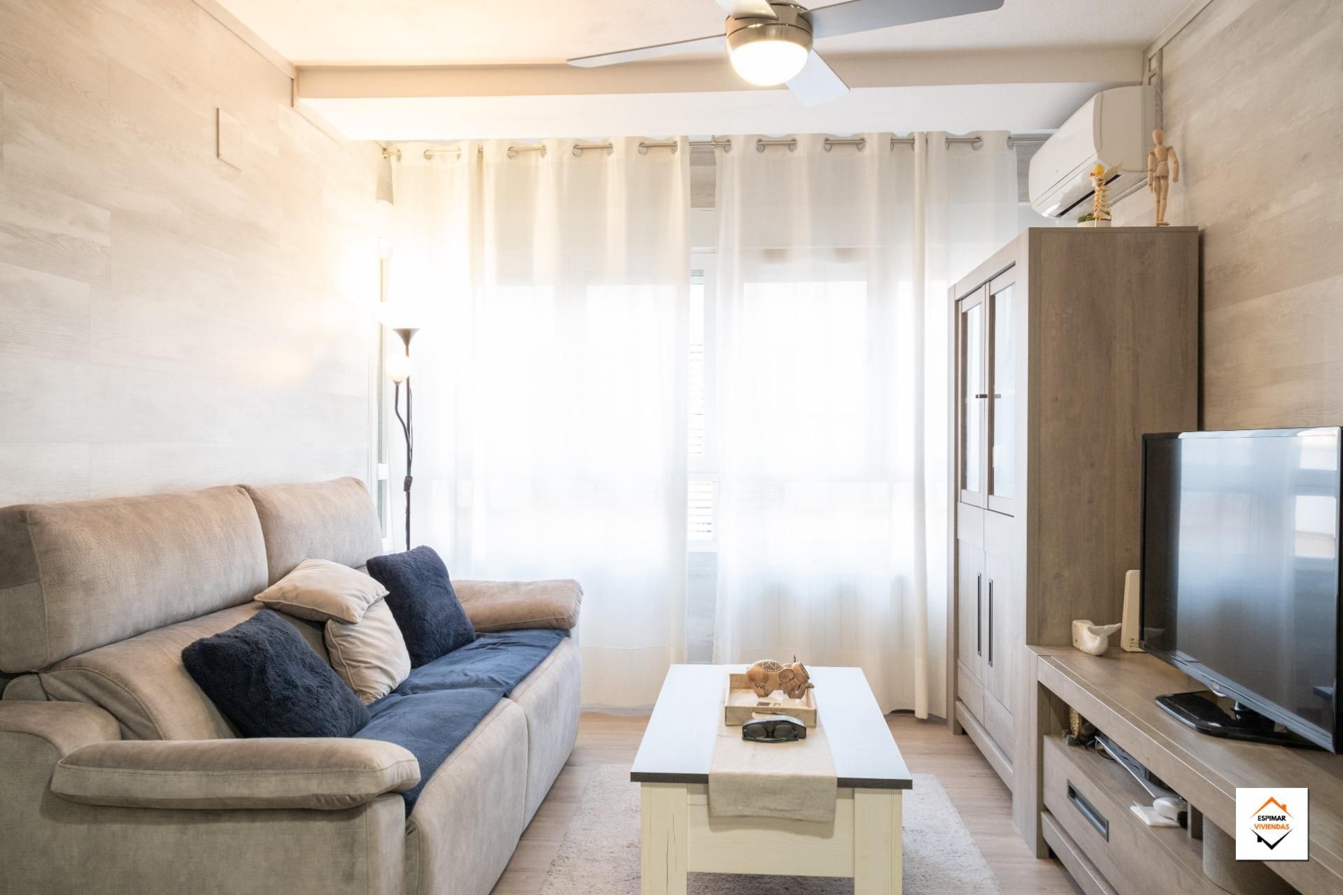 Living room of Duplex for sale in  Zaragoza Capital  with Air Conditioner, Heating and Storage room
