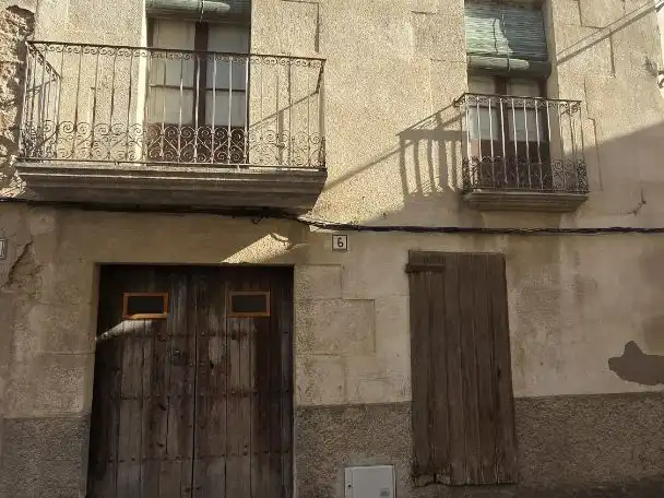 Maison rustique avec jardin à vendre à Carrer gral. prim 20