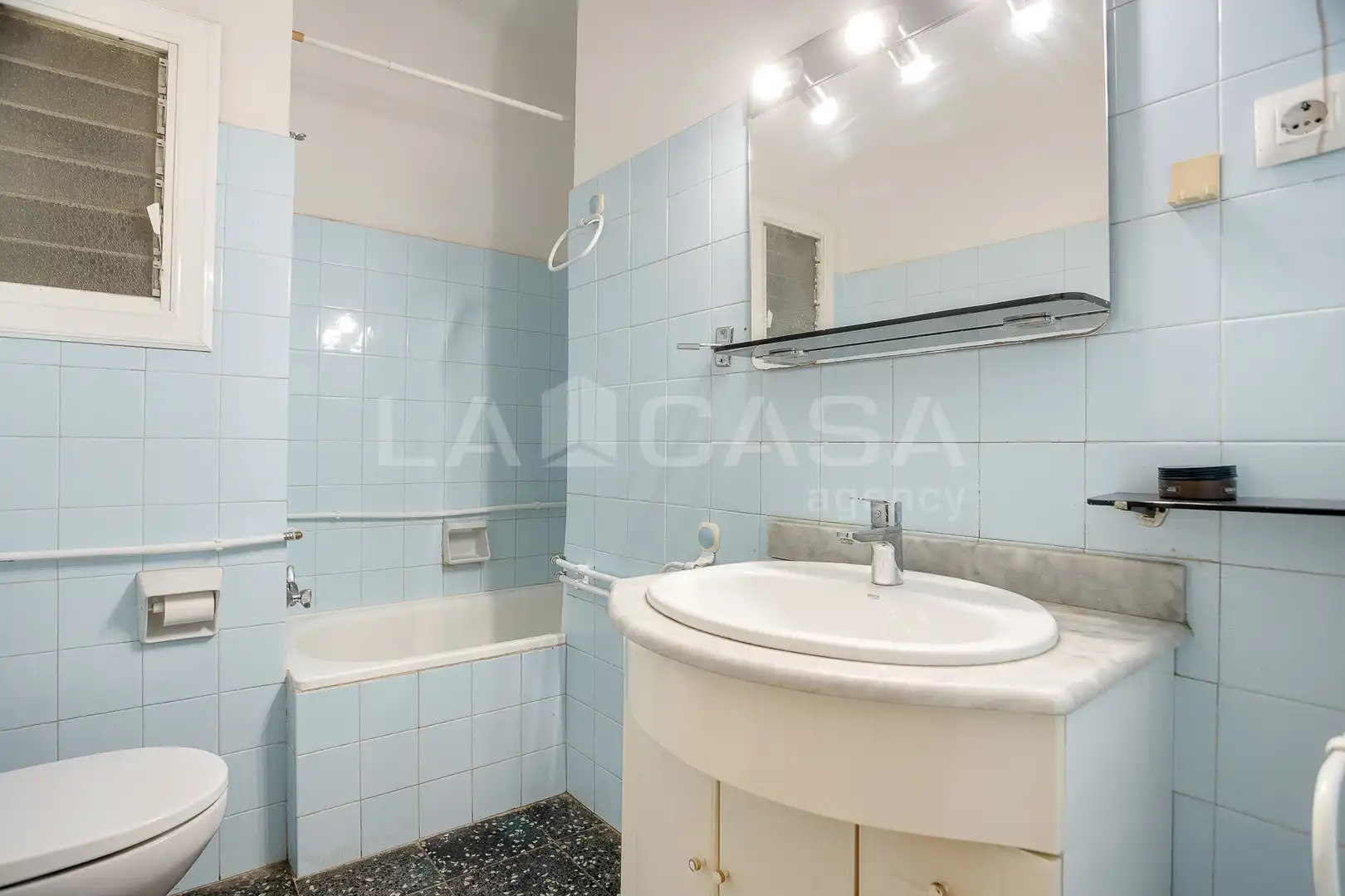 Bany de Planta baixa en venda en Les Corts
