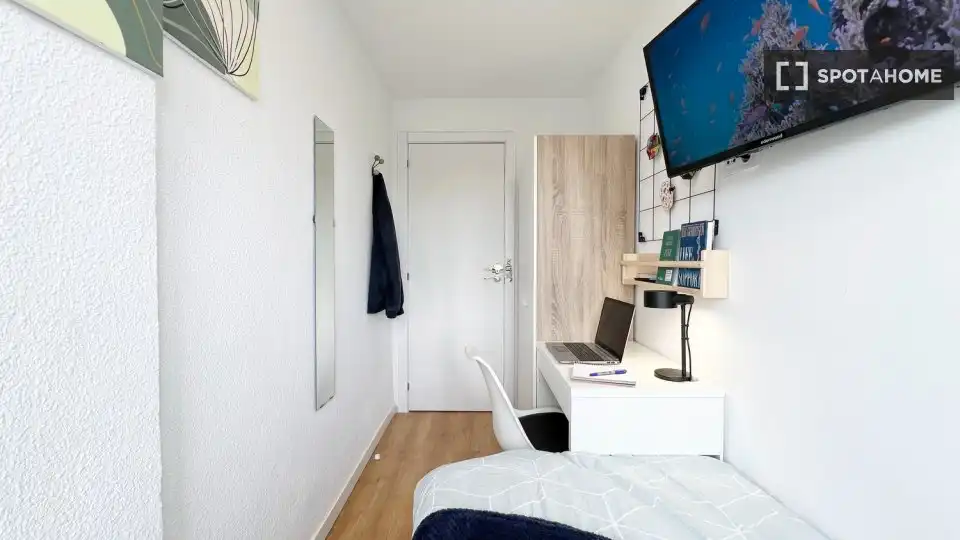 Bedroom of Flat for rent in Madrid  with Air Conditioner, Heating and Furnished