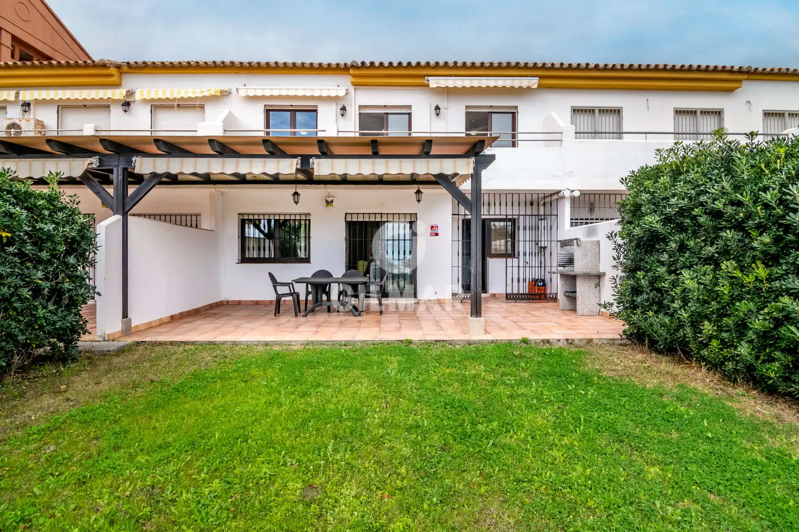 Garten von Einfamilien-Reihenhaus zum Verkauf in Manilva mit Heizung, Privatgarten und Schwimmbad