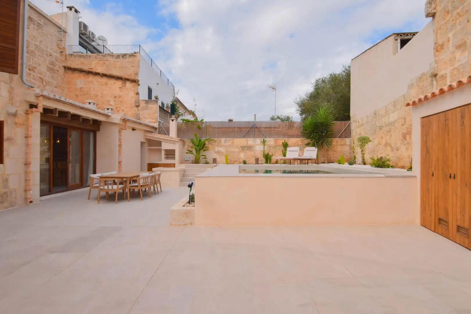 Terrassa de Casa adosada en venda en Muro amb Aire condicionat, Calefacció i Jardí privat