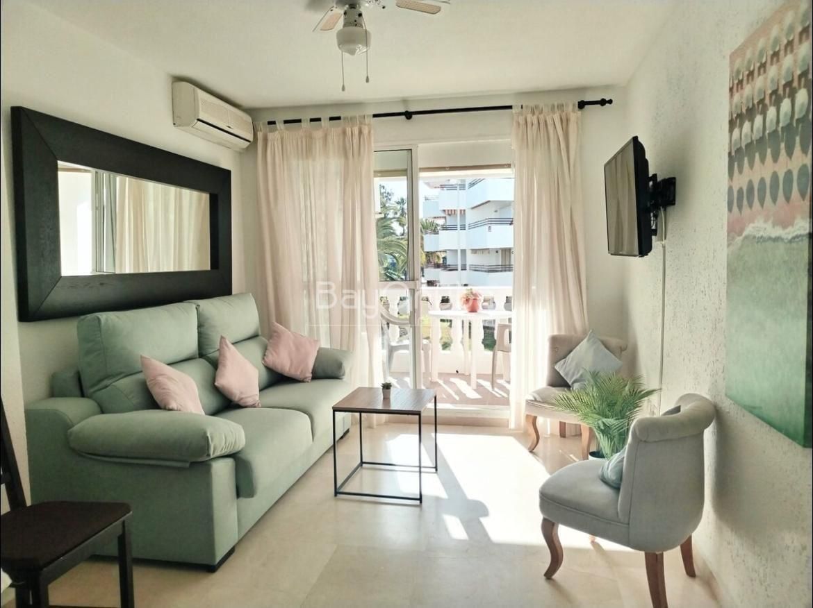 Sala d'estar de Dúplex en venda en El Portil amb Traster i Piscina