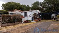 Vista exterior de Casa o xalet en venda en Uceda amb Terrassa i Piscina