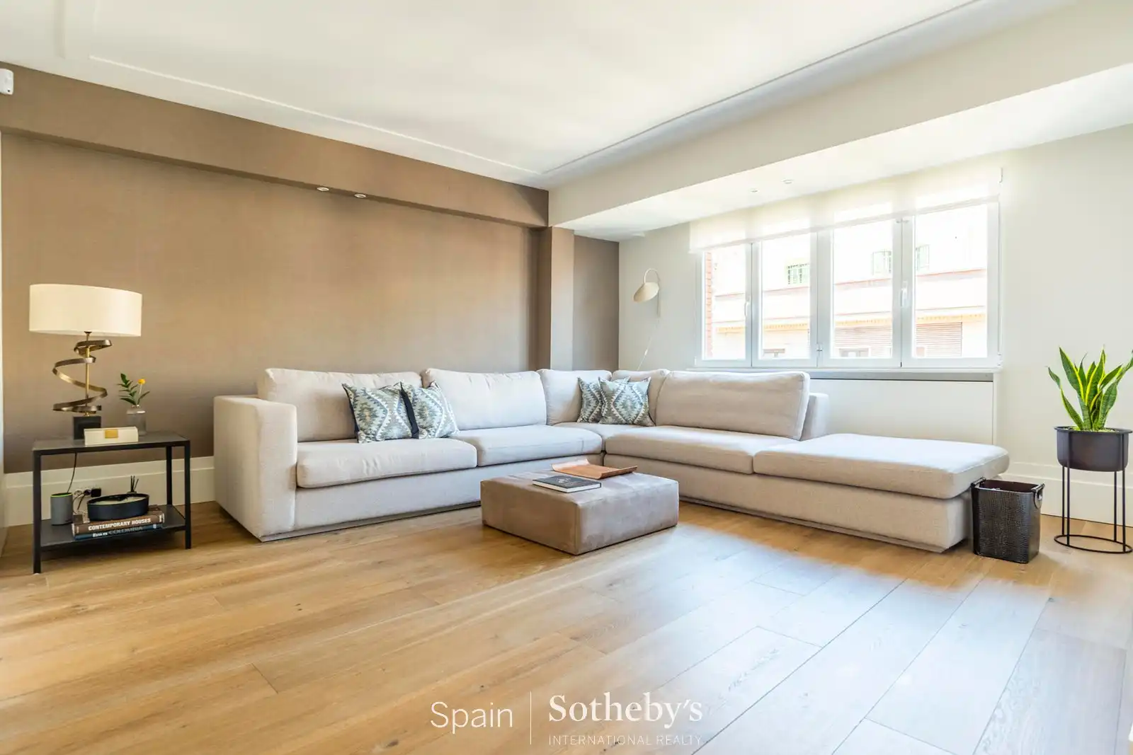 Sala d'estar de Apartament en venda en Madrid amb Aire condicionat, Calefacció i Traster