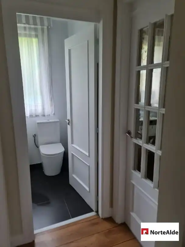 Bathroom of Flat for sale in Erandio  with Heating and Swimming Pool