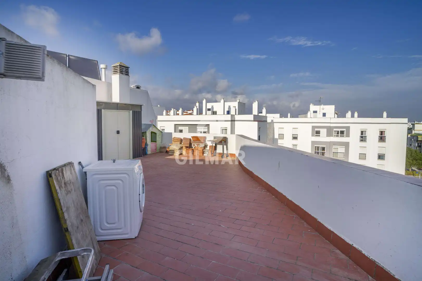 Vista exterior de Àtic en venda en Estepona amb Calefacció, Piscina i Balcó