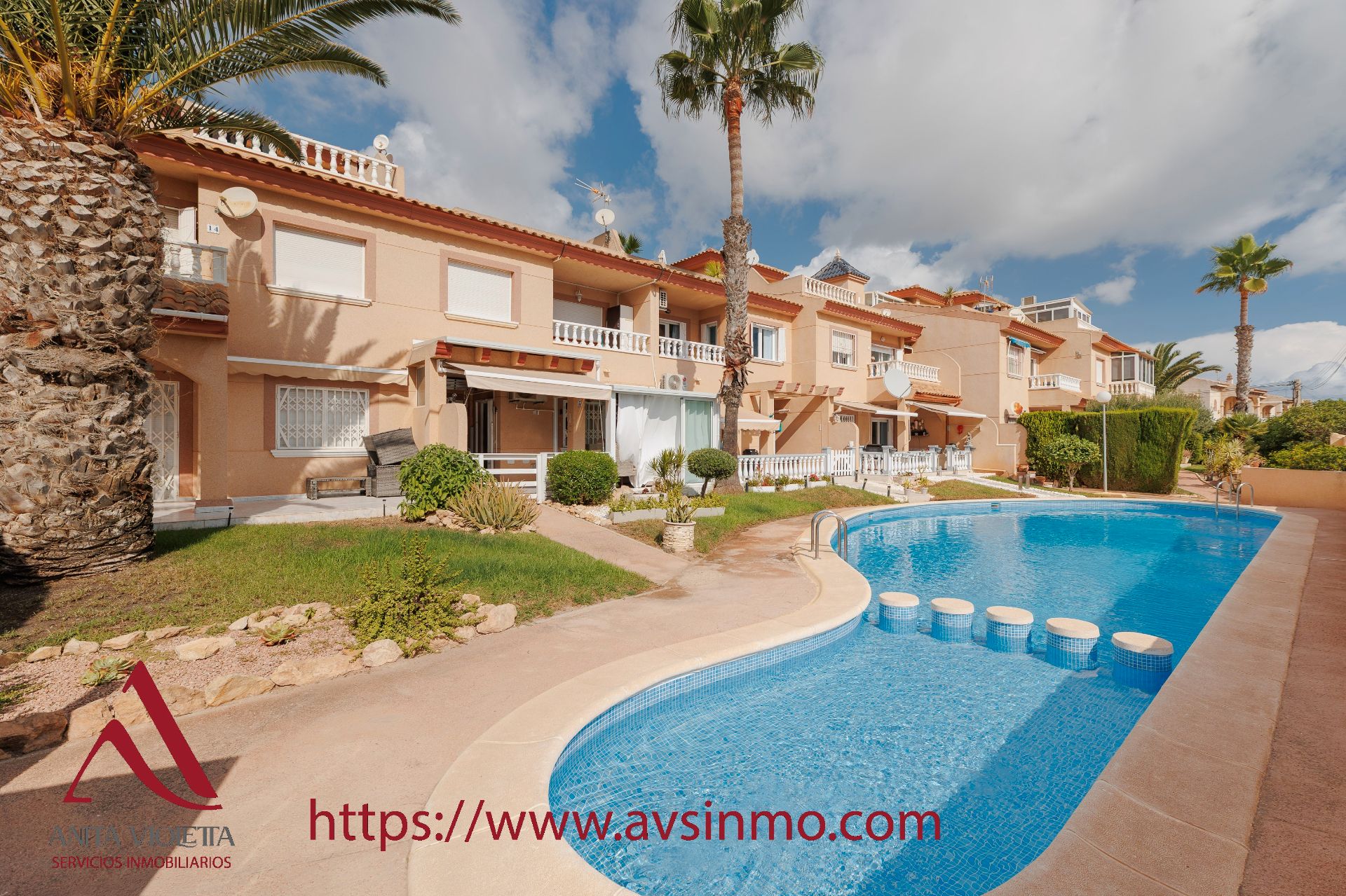 Vista exterior de Casa o xalet de lloguer en Torrevieja amb Aire condicionat, Moblat i Forn