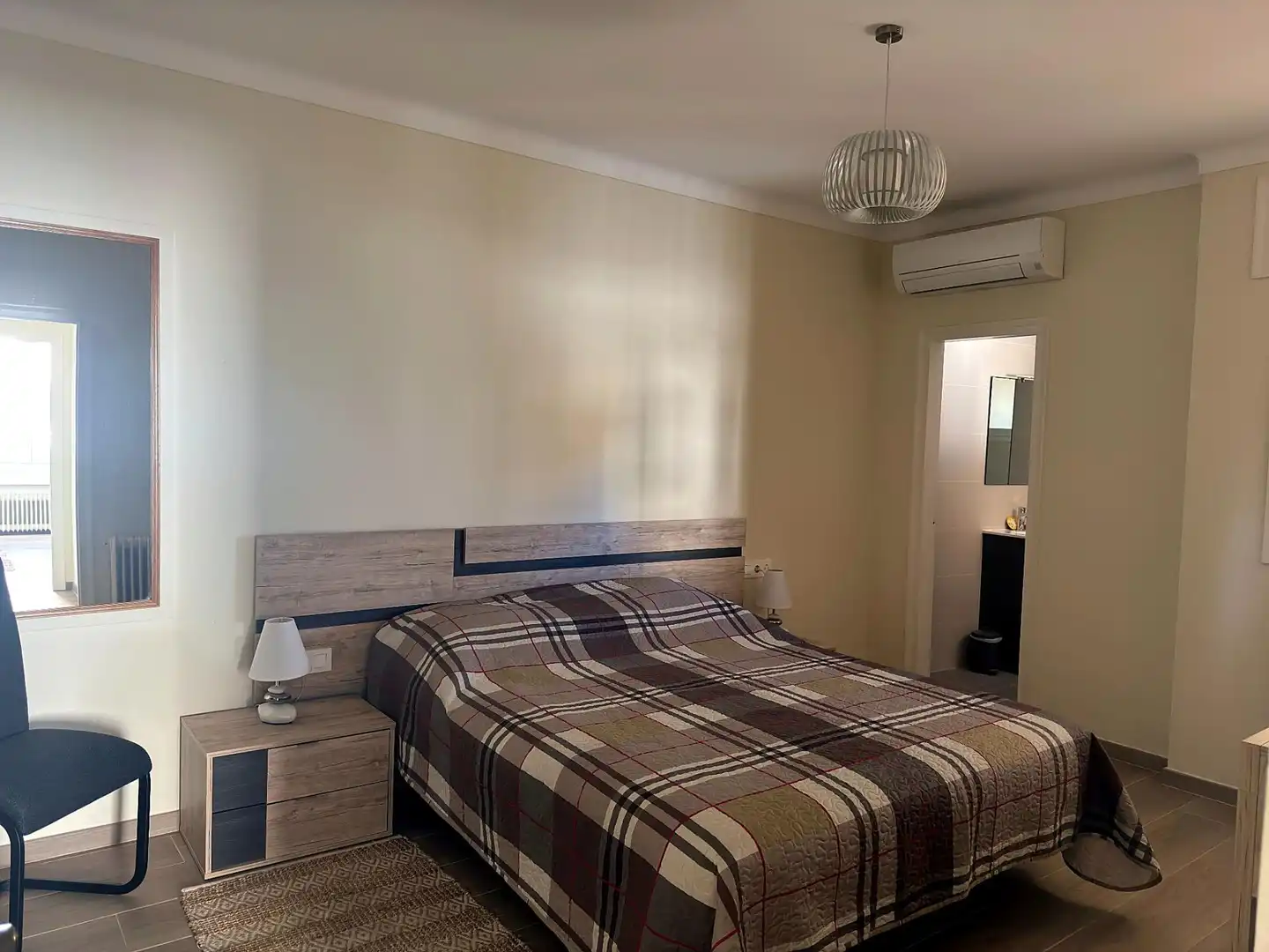 Dormitori de Apartament en venda en Figueres amb Aire condicionat, Terrassa i Moblat