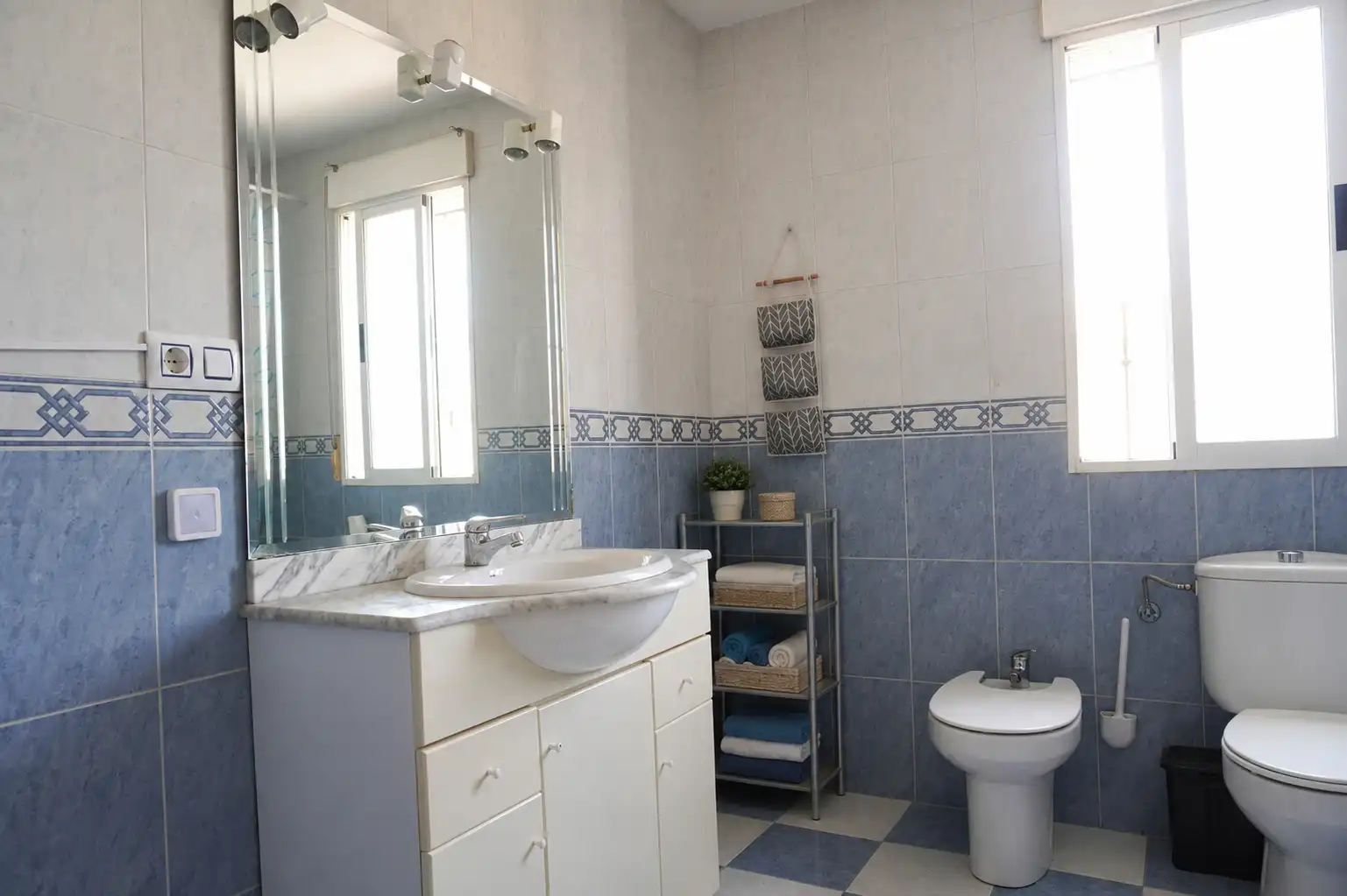 Baño de Casa adosada en venta en Vegas del Genil con Jardín privado, Terraza y Amueblado