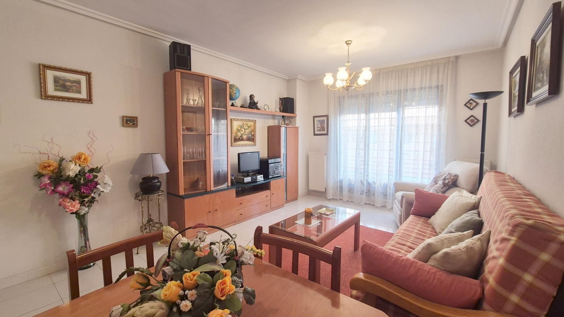 Sala de estar de Piso en venta en Salamanca Capital con Calefacción y Piscina comunitaria