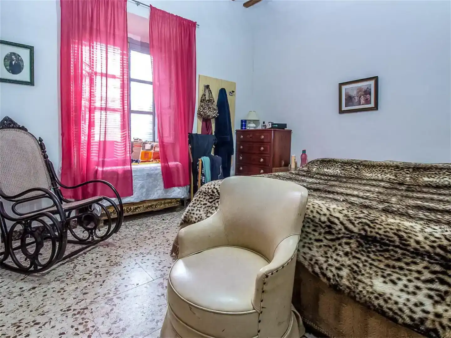 Dormitori de Casa adosada en venda en Alcubillas amb Jardí privat, Traster i Balcó