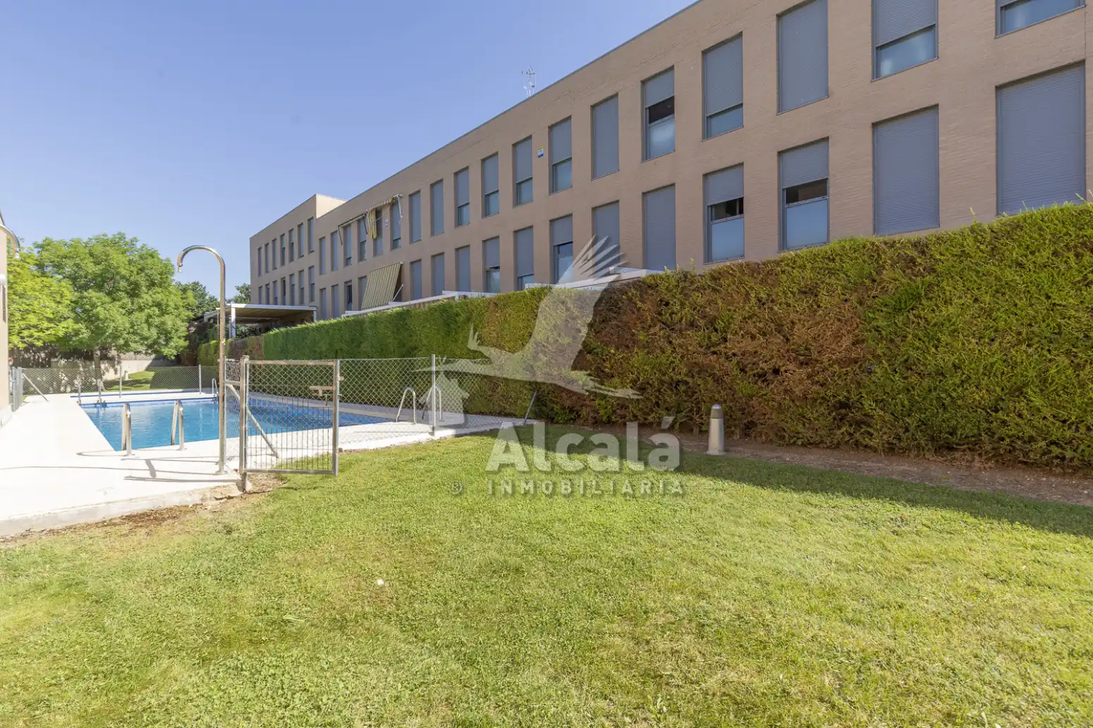 Außenansicht von Wohnung zum Verkauf in Villalbilla mit Klimaanlage, Heizung und Terrasse
