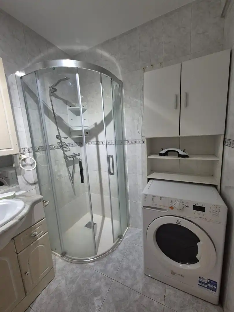 Baño de Piso de alquiler en A Coruña Capital  con Calefacción y Amueblado