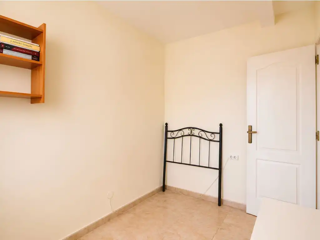 Habitación de Piso en venta en Fuengirola con Aire acondicionado, Amueblado y Horno