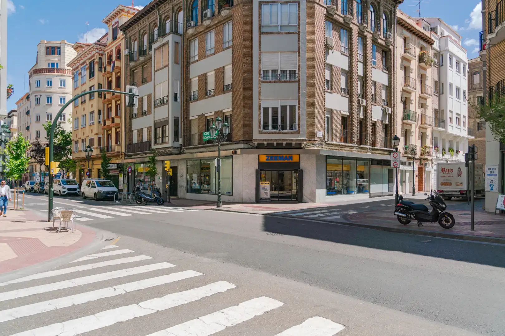 Exterior view of Flat for sale in Zaragoza  with Heating, Furnished and Oven