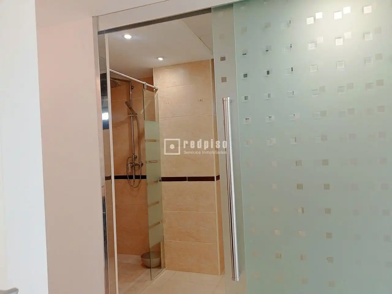 Badezimmer von Wohnung zum Verkauf in Benalmádena mit Klimaanlage, Heizung und Privatgarten