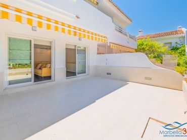 Casa a schiera con piscina in vendita a Calle Higueral de Artola 25