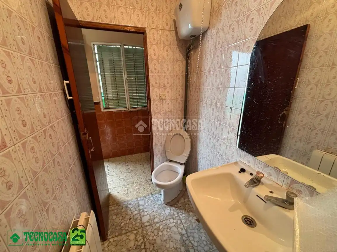 Baño de Casa o chalet en venta en Las Ventas Con Peña Aguilera con Calefacción y Jardín privado