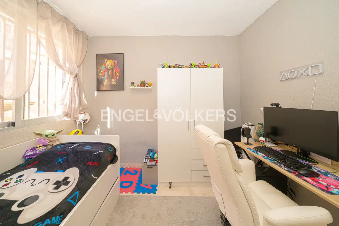 Dormitori de Apartament en venda en Benidorm amb Aire condicionat i Piscina comunitària