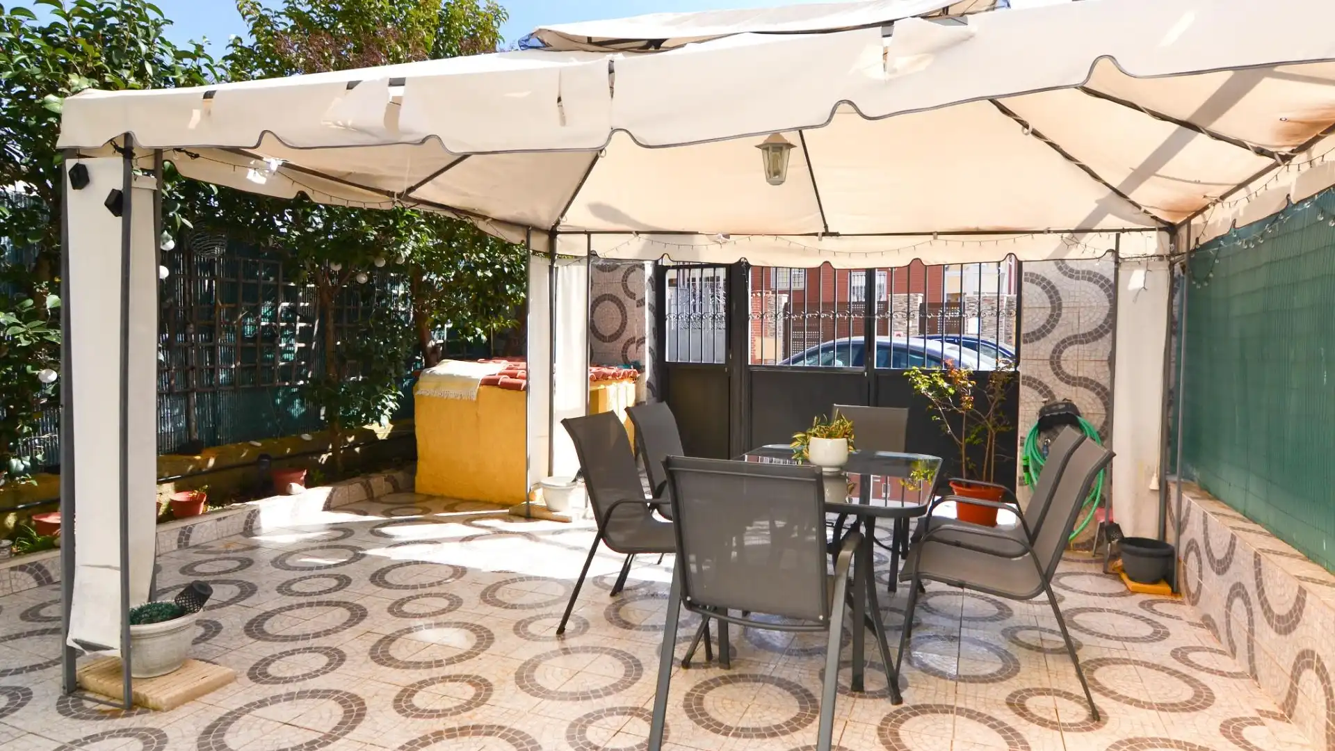 Terrassa de Casa adosada en venda en Navalcarnero amb Aire condicionat, Calefacció i Jardí privat