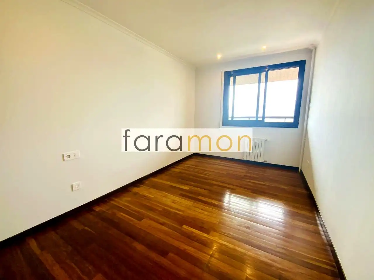 Bedroom of Flat for rent in Vigo   with Air Conditioner, Heating and Terrace