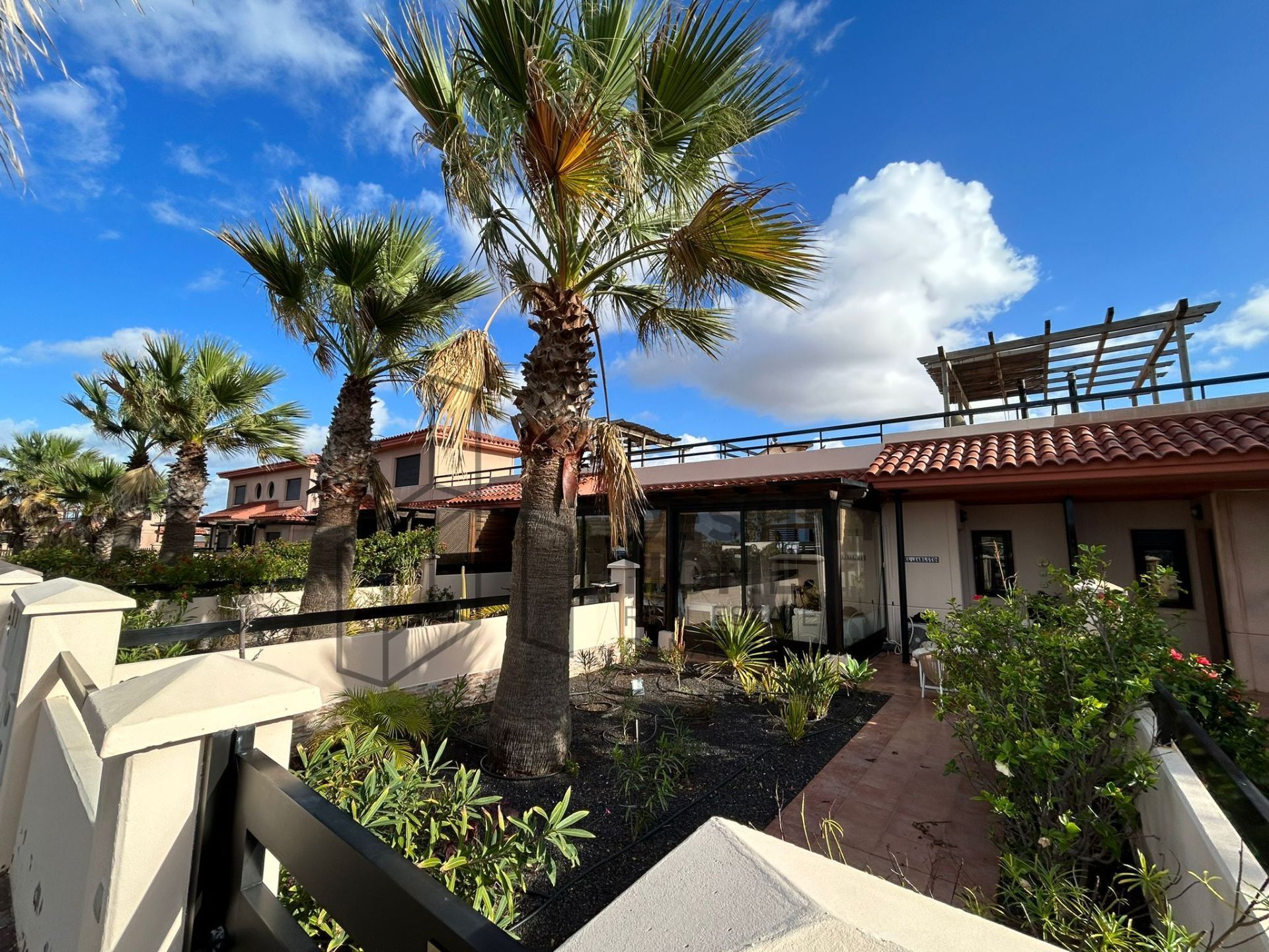 Terrassa de Casa adosada en venda en La Oliva amb Jardí privat, Moblat i Piscina comunitària