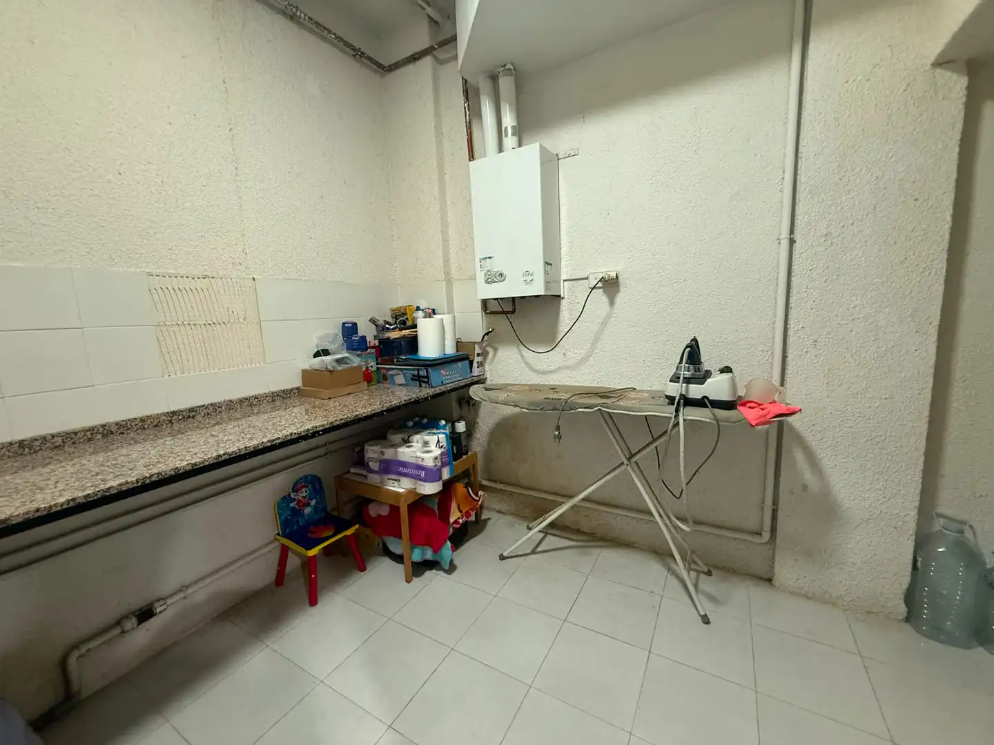 Cuina de Casa adosada en venda en La Pobla de Vallbona amb Aire condicionat, Calefacció i Terrassa