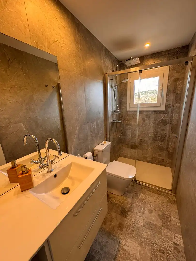Baño de Apartamento de alquiler en Castell d'Aro, Platja d'Aro i s'Agaró con Jardín privado, Piscina y Horno