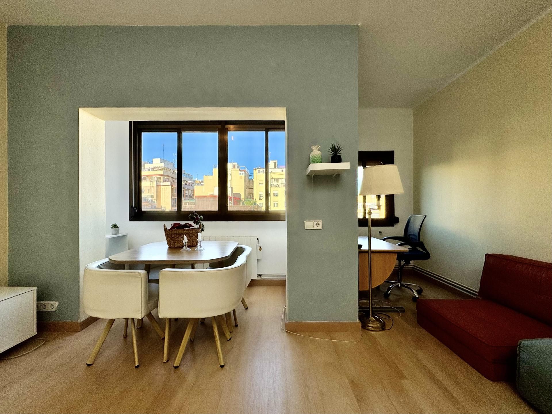 Comedor de Piso en venta en  Barcelona Capital con Calefacción, Horno y Microondas