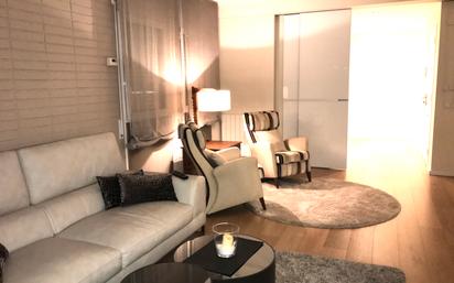 Living room of Flat for sale in Girona Capital  with Air Conditioner, Heating and Parquet flooring
