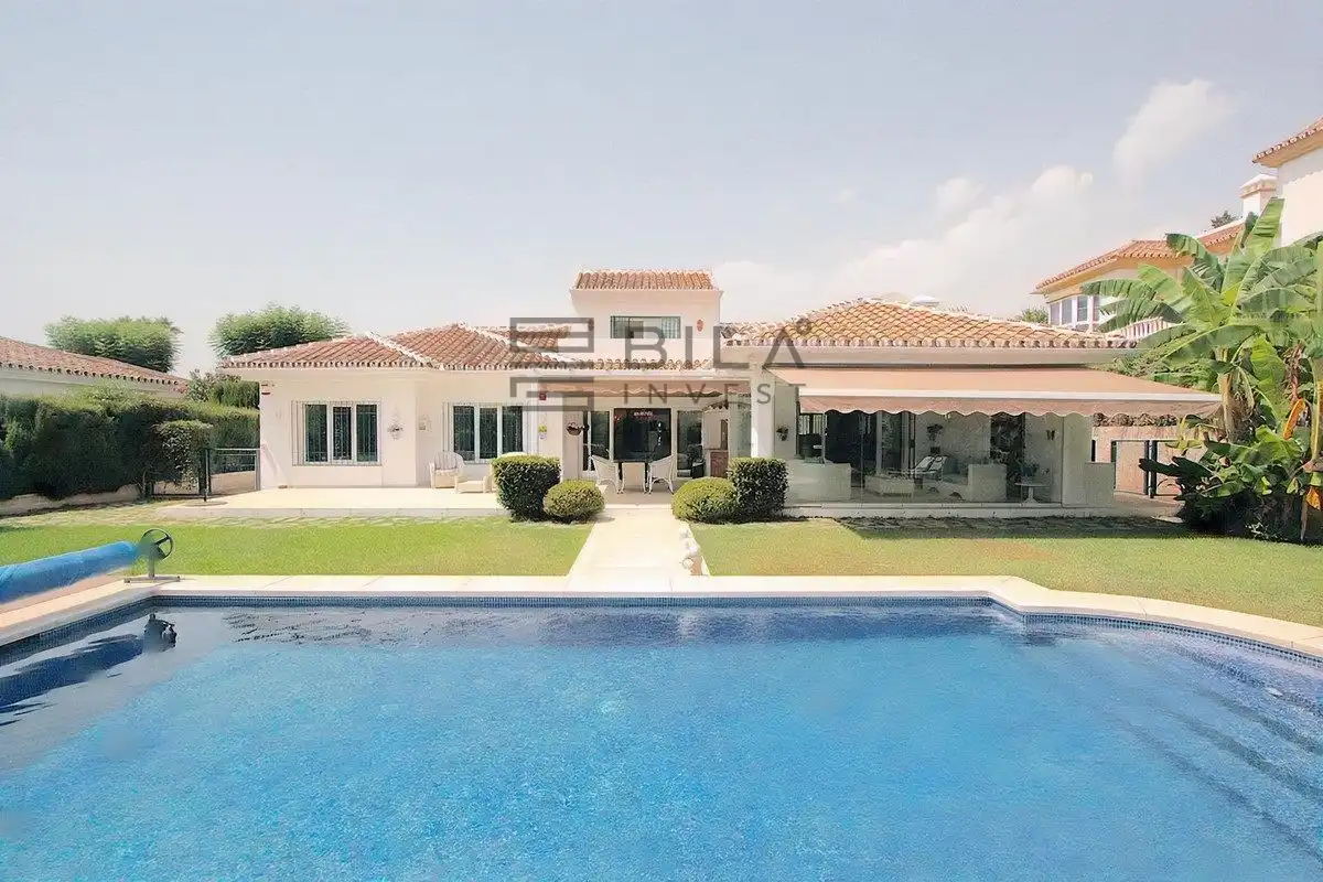 Vista exterior de Casa o xalet en venda en Mijas amb Aire condicionat, Terrassa i Traster