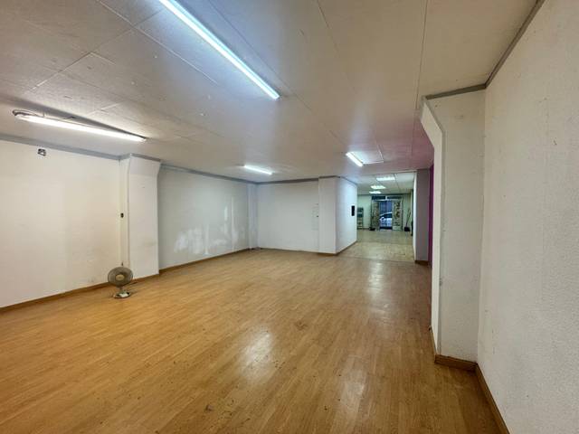 Local comercial en Venta en Carrer Campoamor en Bellvitge