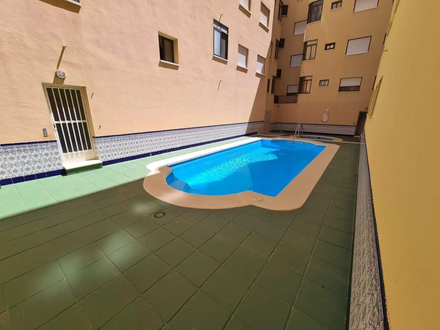 Piscina de Piso en venta en Guardamar del Segura con Aire acondicionado, Terraza y Piscina comunitaria