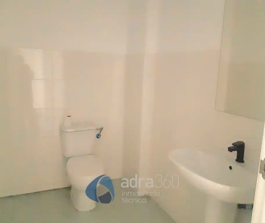 Bathroom of Commercial properties for rent in Lardero