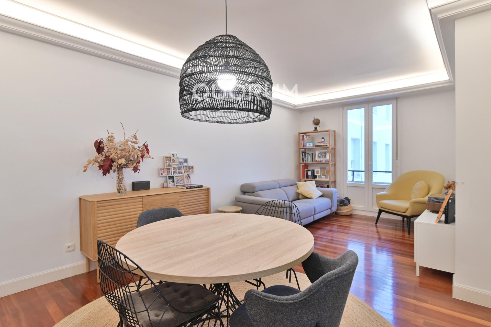Living room of Flat for sale in Bilbao   with Heating, Terrace and Balcony