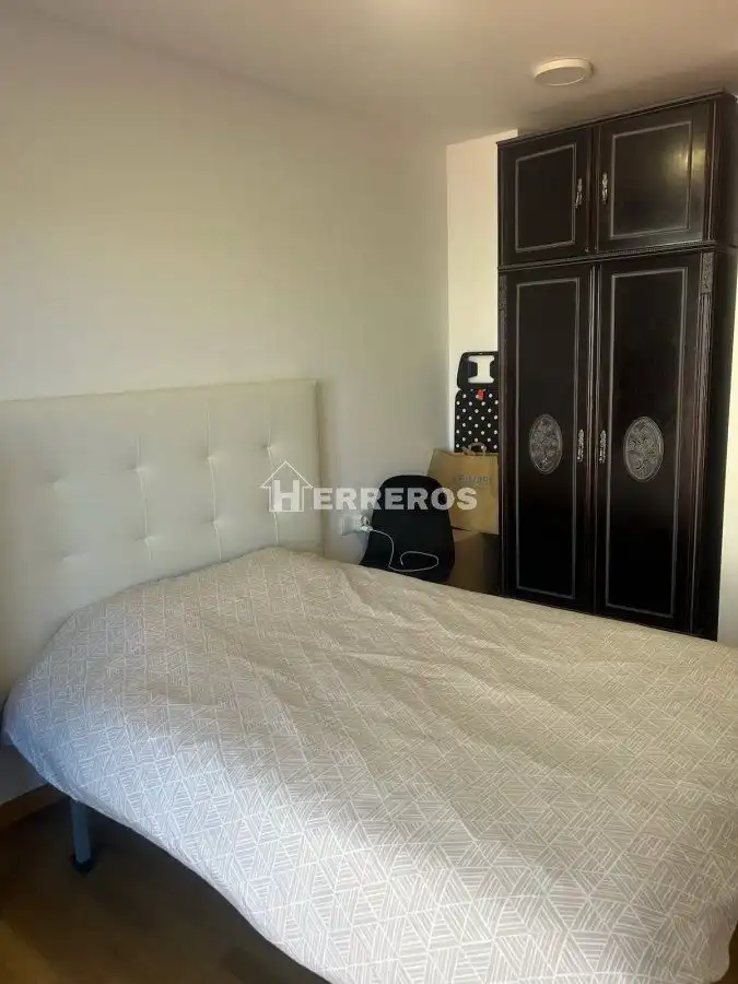 Habitación de Piso en venta en Albelda de Iregua con Calefacción, Parquet y Terraza