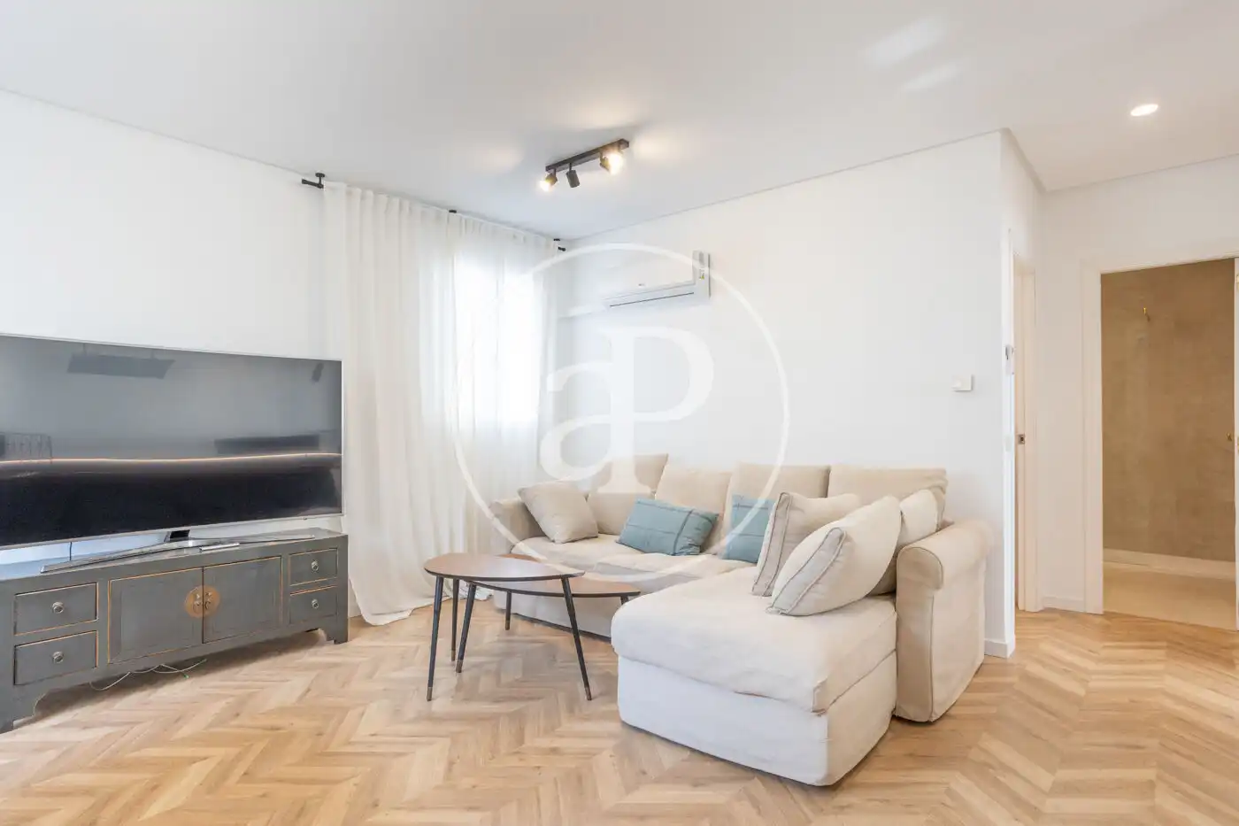 Sala d'estar de Pis de lloguer en Valencia amb Aire condicionat, Calefacció i Terrassa