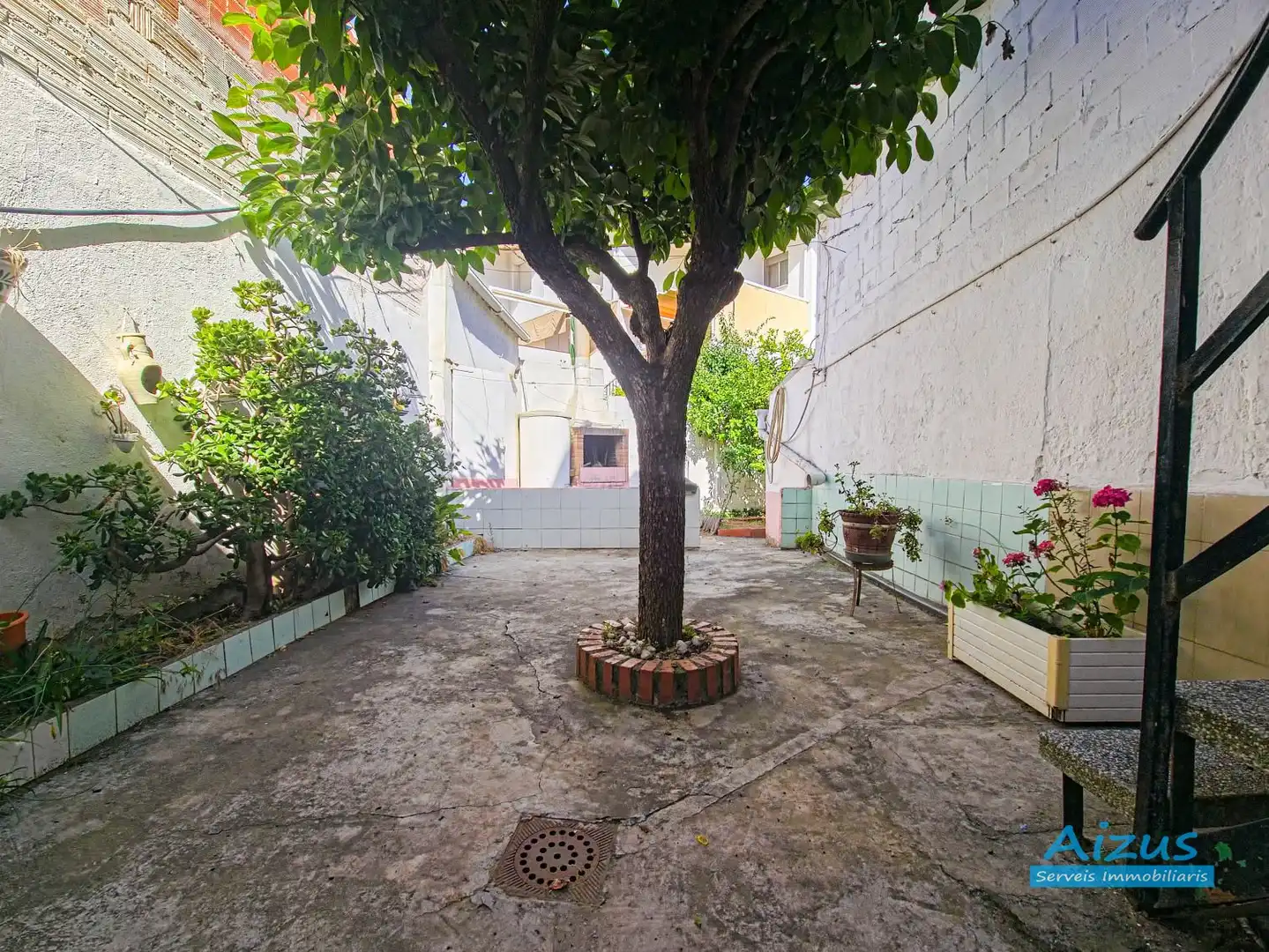 Vista exterior de Casa o xalet en venda en Ripollet amb Aire condicionat i Calefacció