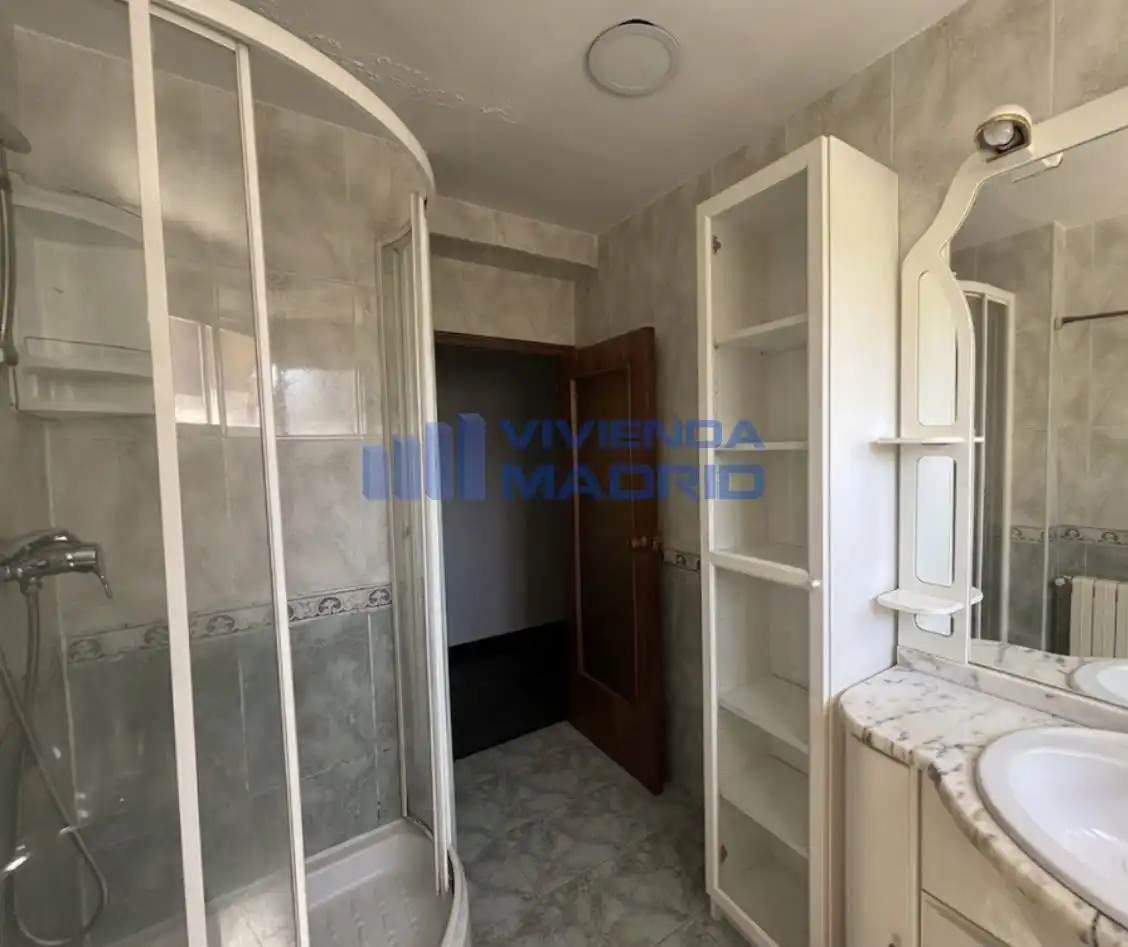 Habitación de Piso en venta en Madrid con Calefacción